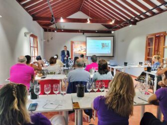 El Comité de Cata de la DOP Vinos de Gran Canaria se forma en análisis sensorial y detección de defectos en el vino.